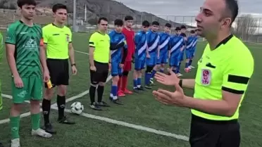Sahada sağlık görevlisinin olmadığını gören hakemin yaptığı hareket takdir topladı