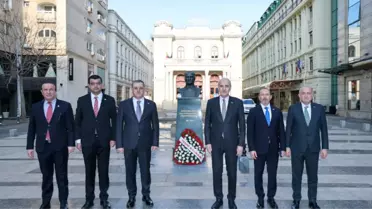 Kurtulmuş'tan Atatürk Anıtı'na Ziyaret