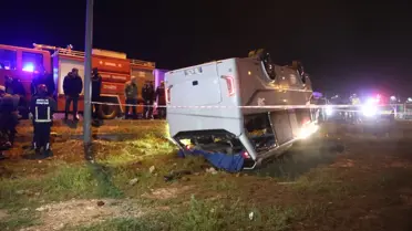 Antalya'da cezaevi personelini taşıyan servis devrildi: 16 infaz koruma memuru yaralandı