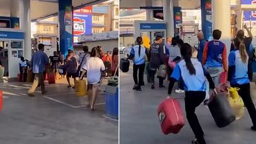 Tayland'da yakıt krizi nedeniyle insanlar ellerinde bidonlarla petrollere akın etti
