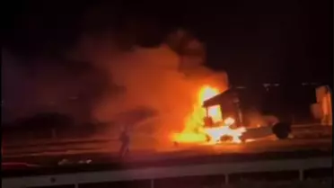 Gaziantep'te Alev Alan TIR Kullanmaya Kapandı