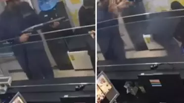 Silahıyla oynayan güvenlik görevlisi müşteriyi vurdu