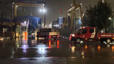 Tuzla'da Gemide Yangın Çıktı