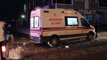 Aksaray'da Bıçaklı Saldırı: Genç, Annnesinin Erkek Arkadaşını Yaraladı