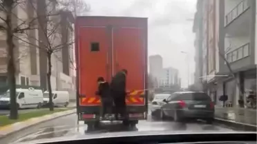 Esenyurt'ta Çocukların Tehlikeli Yolculuğu