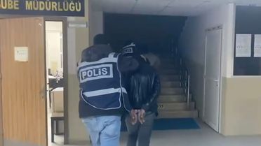 Hatay'da oto hırsızları yakalandı: Çalınan araç sahibine teslim edildi