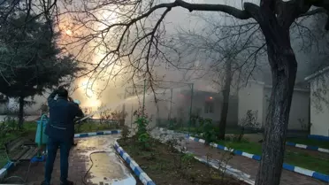 Kilis'te STK Prefabrik Binasında Yangın