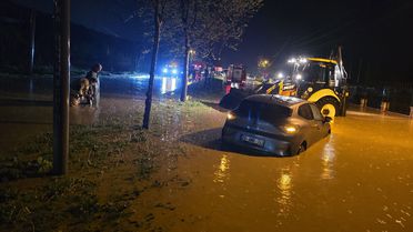 Turgutlu'da Sağanak, Trafiği Felç Etti