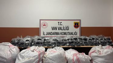 Başkale'de 5.8 Milyon TL Kaçak Eşya Ele Geçirildi