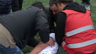 Dili boğazına kaçan takım arkadaşlarına üzülünce oyuna devam edemediler