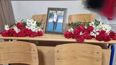 Kazada ölen Bülent Umut'u arkadaşları, sırasına çiçek bırakıp andı