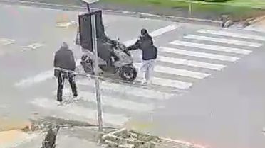 Mersin'de Motokurye Kaza Yaptı