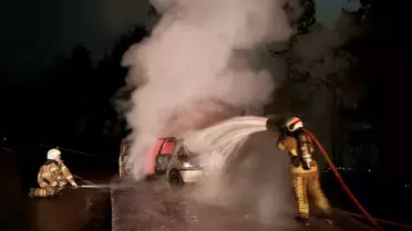 Bursa'da Alev Alan Otomobil Kullandılamaz Hale Geldi