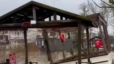 Şile'de sağanak su baskınlarına neden oldu