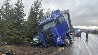 Eskişehir'de TIR Kazası: 1 Ölü, 2 Yaralı
