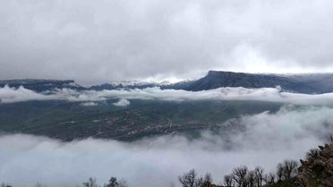 Derecik'te Sis ve Doğa Manzarası