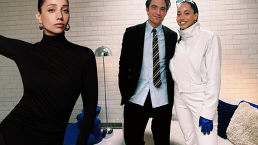 Dünyaca ünlü yıldızla aynı karede! Özge Özacar'dan Robert Pattinson paylaşımı