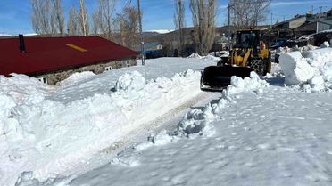 Erzurum'da karla mücadele devam ediyor