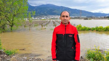 Manisa'da Gediz Nehri Taşkını Üzümleri Tehdit Ediyor