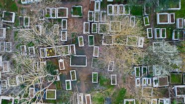 Arnavutköy'de mezarlık sular altında kaldı