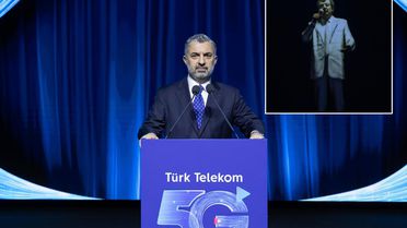 Türk Telekom’dan 5G ile gövde gösterisi! Müslüm Gürses’in hologramı sahneye taşındı