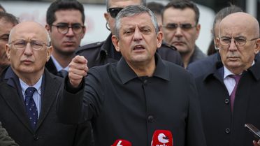 Özgür Özel apar topar programını iptal etti