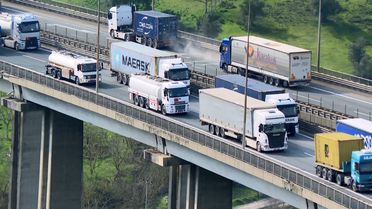 Kocaeli'de TIR Kazası: 1 Yaralı