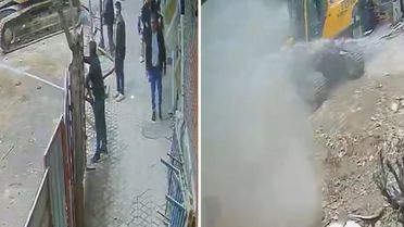 Zeytinburnu'nda bir binanın yıkımı sırasında kafasına beton parçası isabet eden çocuk öldü