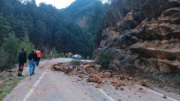 Adana'da Heyelan: Feke-Saimbeyli Yolu Kapandı