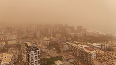 Alanya'da Gökyüzü Turuncuya Büründü