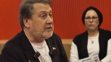 Ahmet Özhan'dan 'Ötekisiz Tek' Kitabı