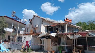 Demre'de Kerpiç Ev Çöktü