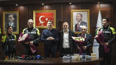 Zabıta Ekibi Bebeği Motosikletle Hastaneye Ulaştırdı