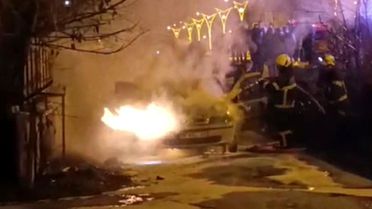 Bitlis'te seyir halindeki araç alev aldı