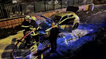 Bitlis'te Yangın Katan Otomobil Kullanılamaz Hale Geldi