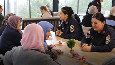 Jandarmadan Huzurevine Ziyaret