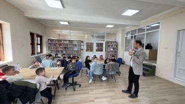 Öğrenciler Kütüphane Haftası’nda Bilgileniyor