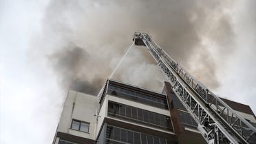 Bursa'da Apartmanda Yangın: 4 Yaralı