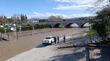 Biga'da Sağanak Yağış Su Baskınlarına Neden Oldu