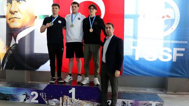 Elazığ'da Paletli Yüzme Şampiyonası Devam Ediyor