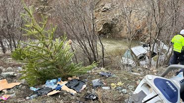 Erzincan'da Minibüs Dereye Düştü