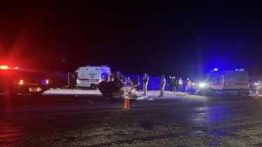 Oltu'da Ambulans-Traktör Çarpışması: 4 Yaralı