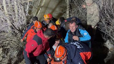 Erzurum'da Nehre Düşen Sürücü Kurtarıldı