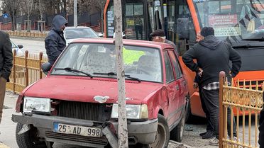 Erzurum'da Minibüs Yolcularına Araç Çarptı