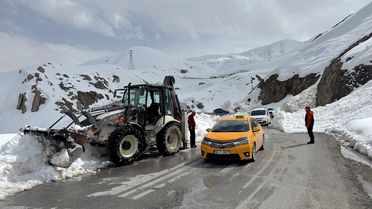 Hakkari'de Çığ Temizlendi