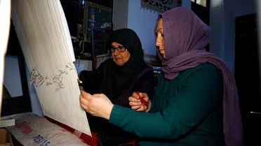 73 Yaşında Halı Dokumaya Devam Ediyor