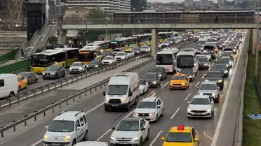 İstanbul'da akşam saatlerinde trafik yoğunluğu yüzde 83'e yükseldi