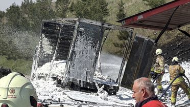 Kuzey Marmara Otoyolu'nda Tır Yangını