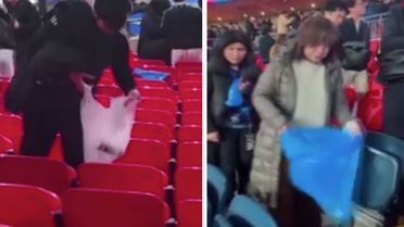 Japon taraftarlar, dünyaya örnek olmaya devam ediyor