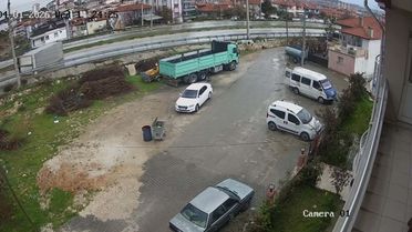 Manisa'da Kamyon Devrildi: Şoför Yaralı